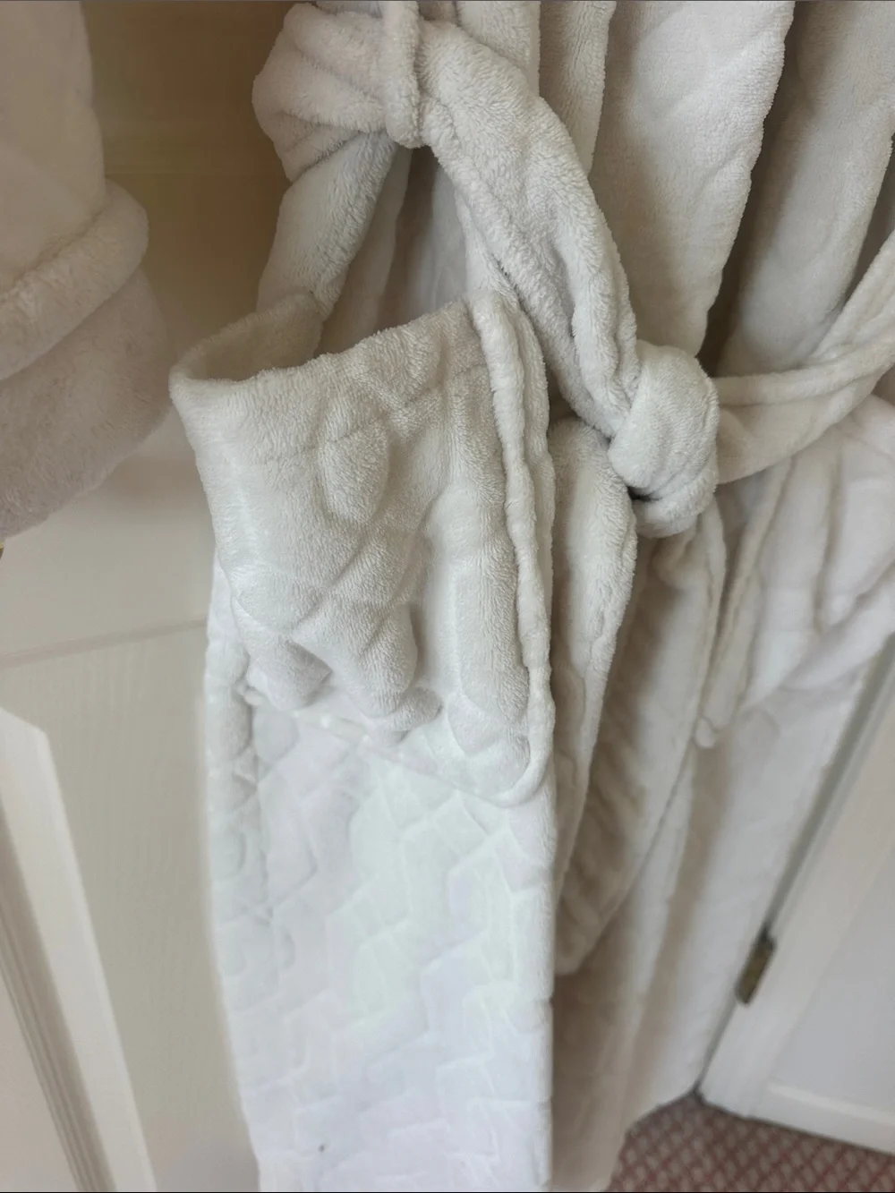 Midnight by Carole Hochman Quilted White Plush Bathrobe with Shawl Collar pocket